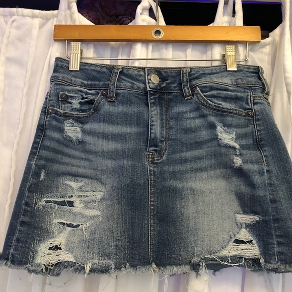 AEO Distressed Denim Mini-Skirt (Size 4) - Picture 1 of 4